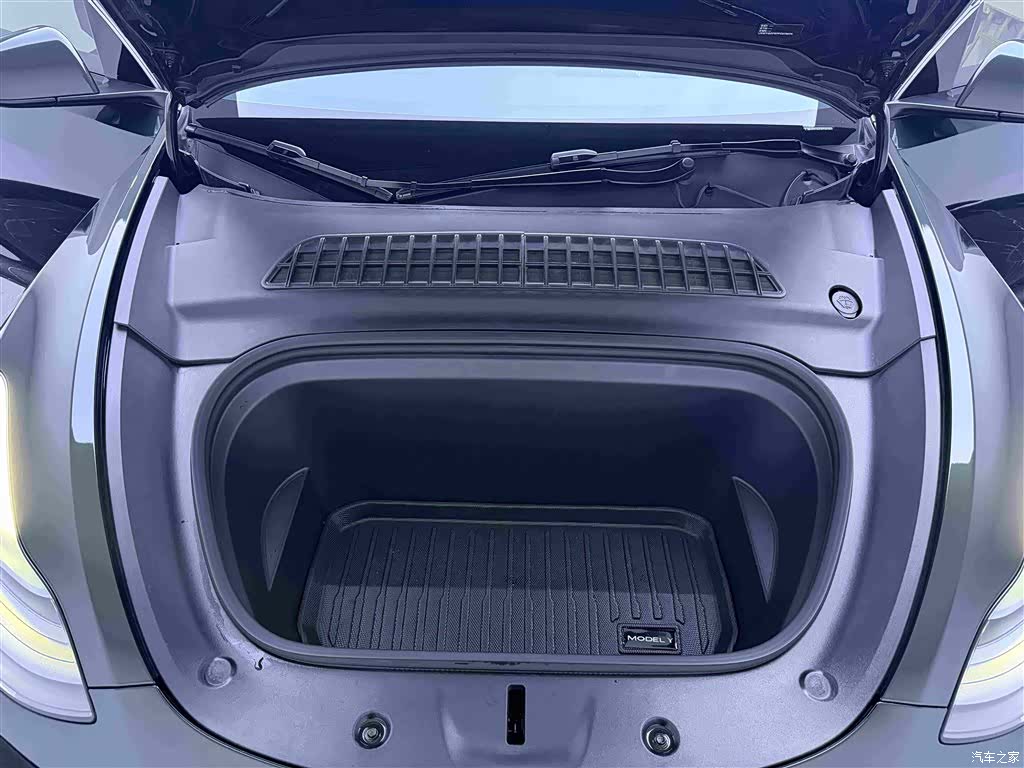 Tesla Model Y, 2023 21