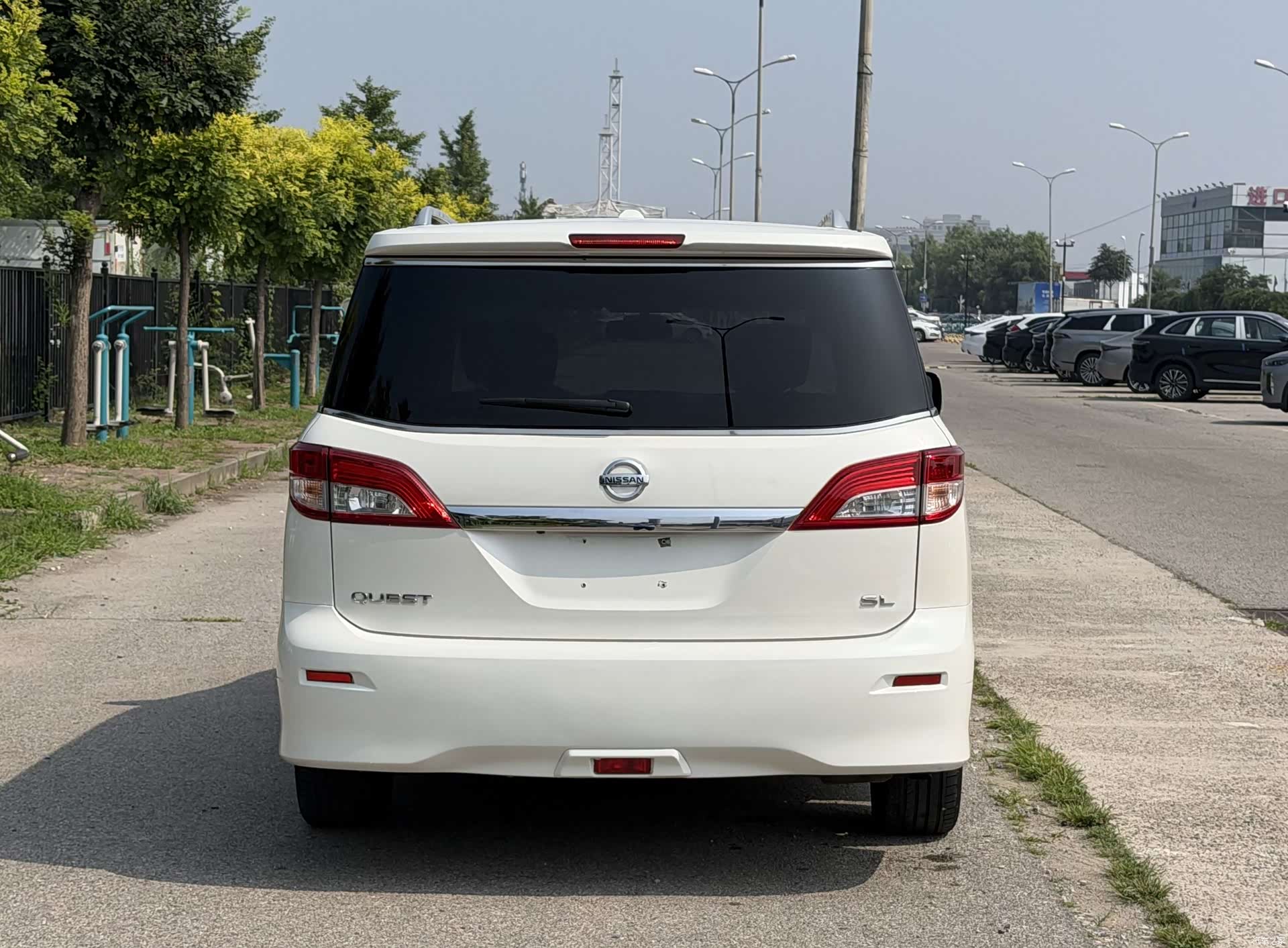Nissan SL, 2017 все фото