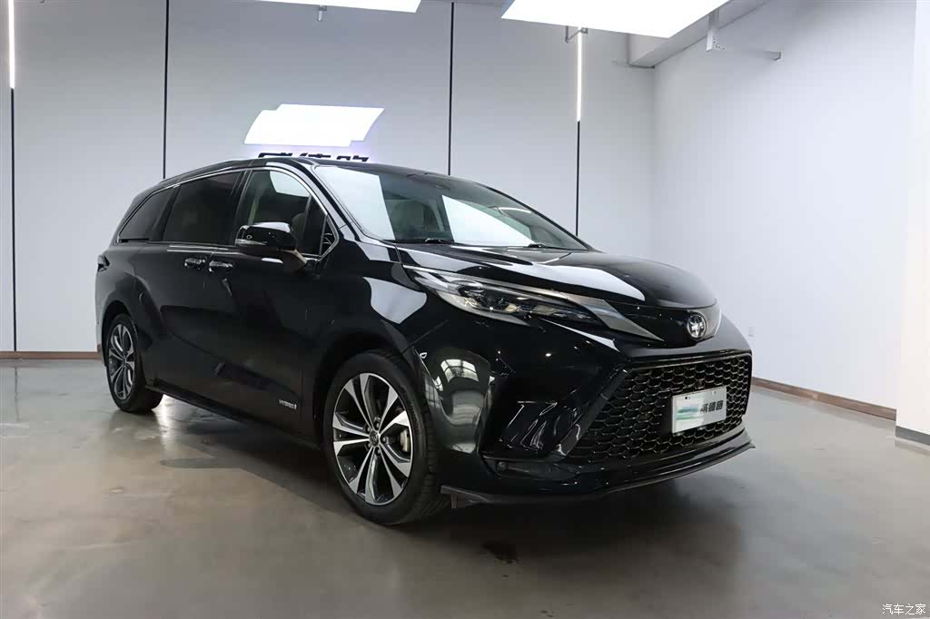 Toyota Granvia, 2023 3