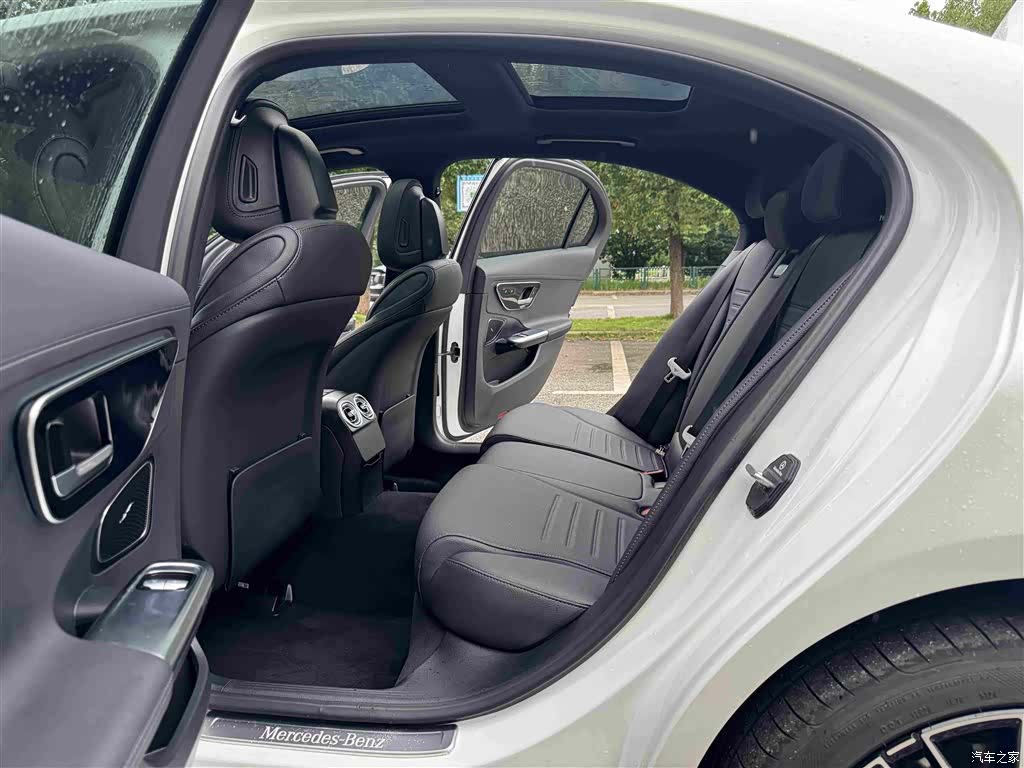 Mercedes-Benz C-Class, 2025 16