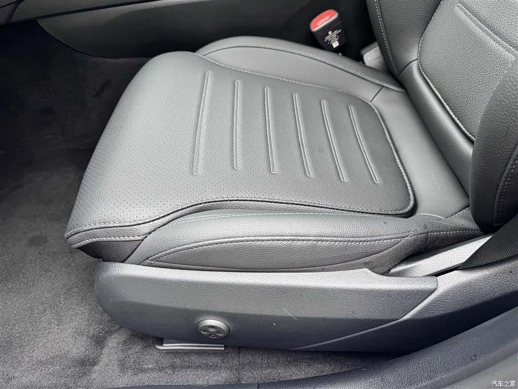 Mercedes-Benz C-Class, 2025 29