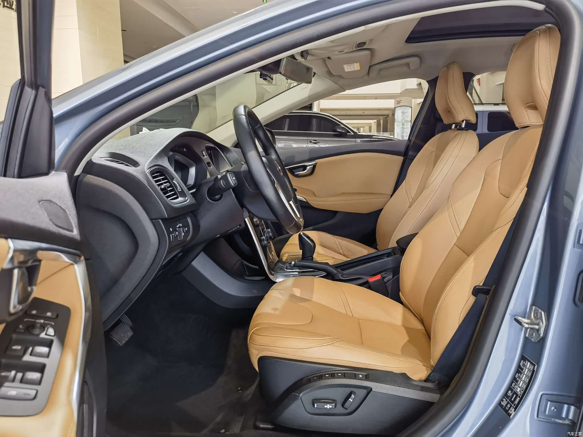 Volvo V40, 2017 4