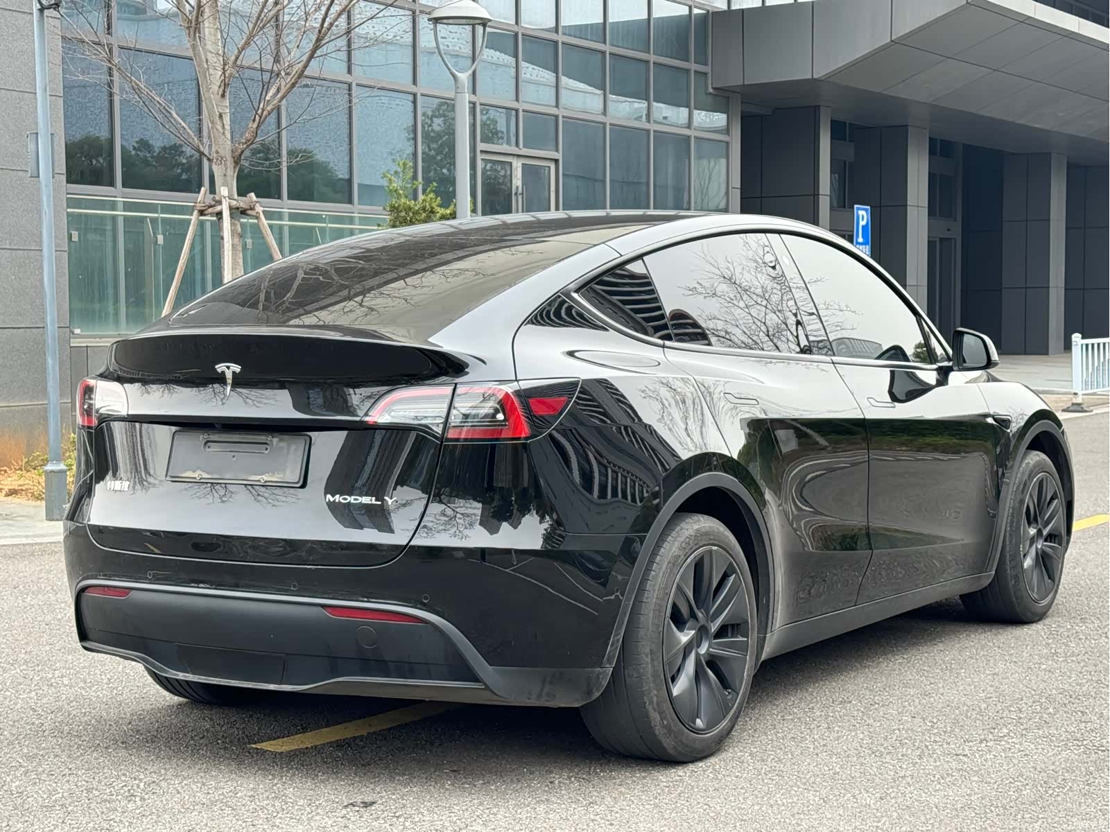 Tesla Model Y, 2024 16