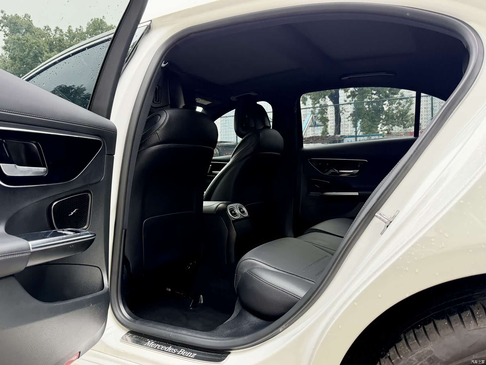 Mercedes-Benz C-Class, 2025 12