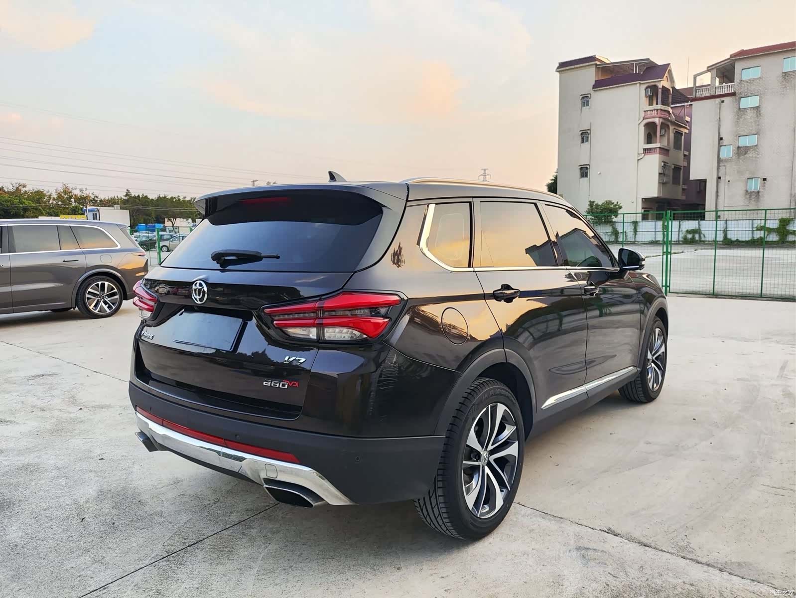 HuaChenZhongHua V7, 2020 8