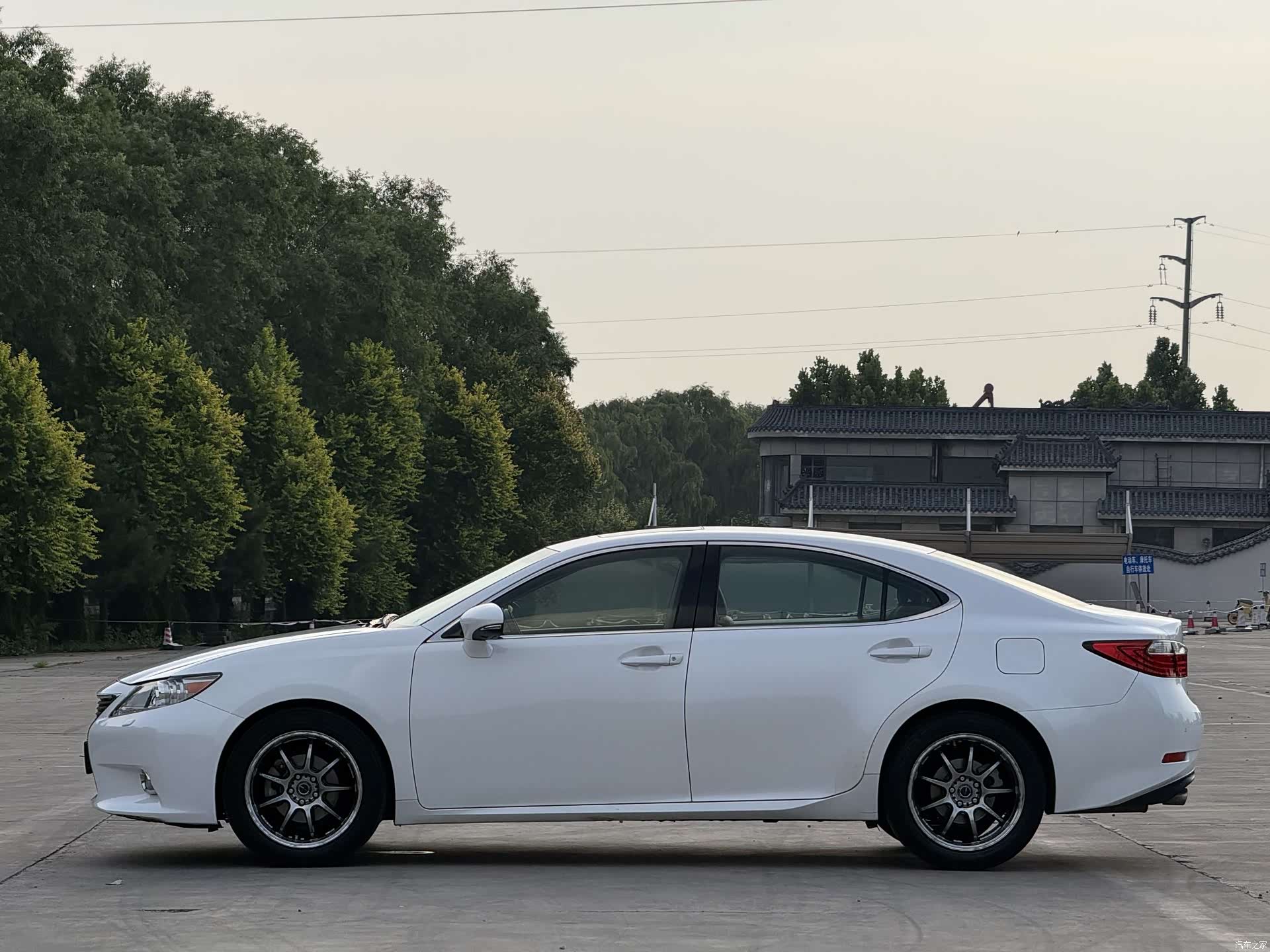 Lexus ES, 2015 4
