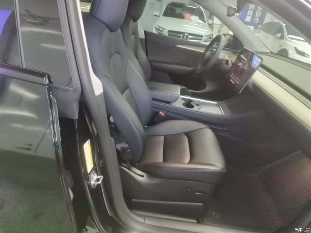 Tesla Model Y, 2023 25