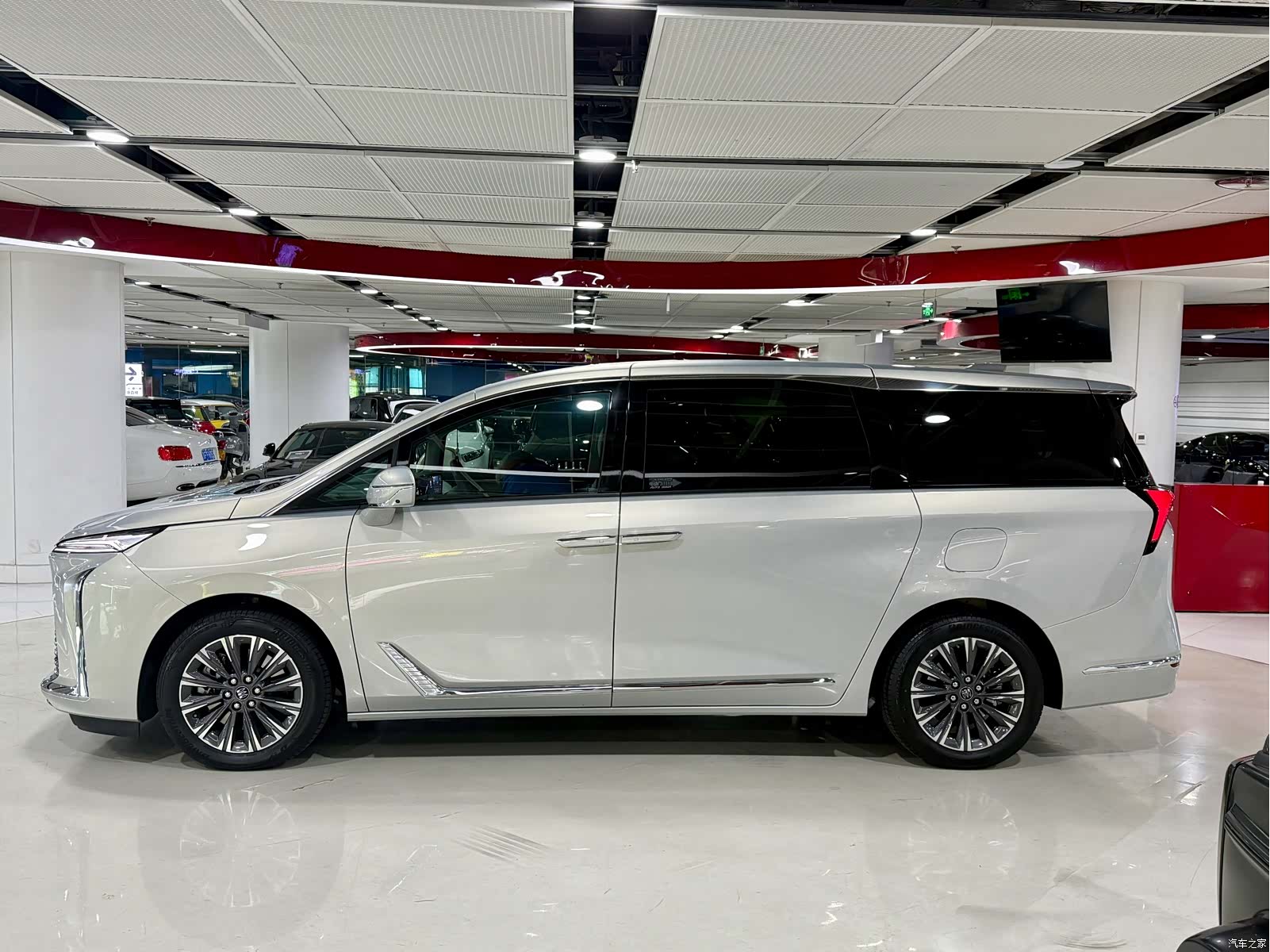 Buick GL8, 2025 все фото