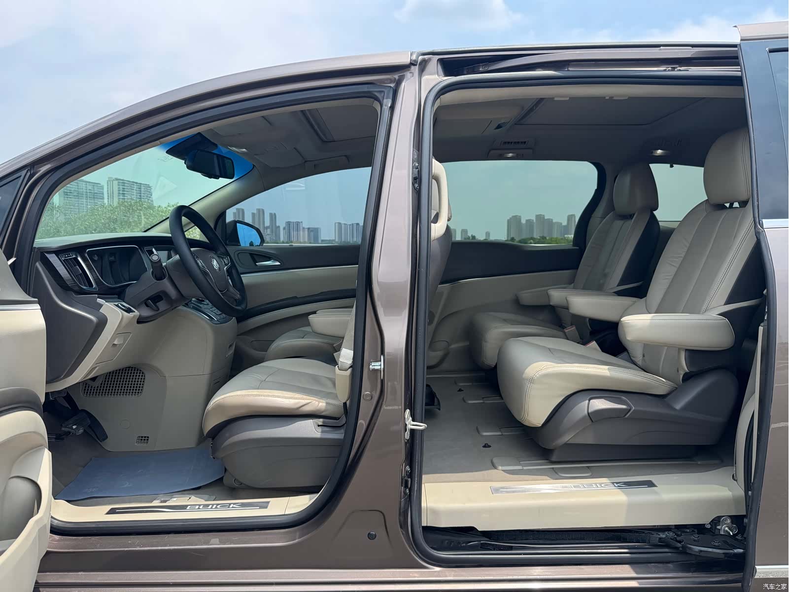 Buick GL8, 2012 30