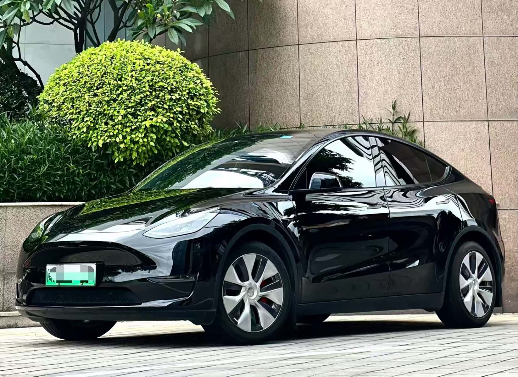 Tesla Model Y, 2023 1