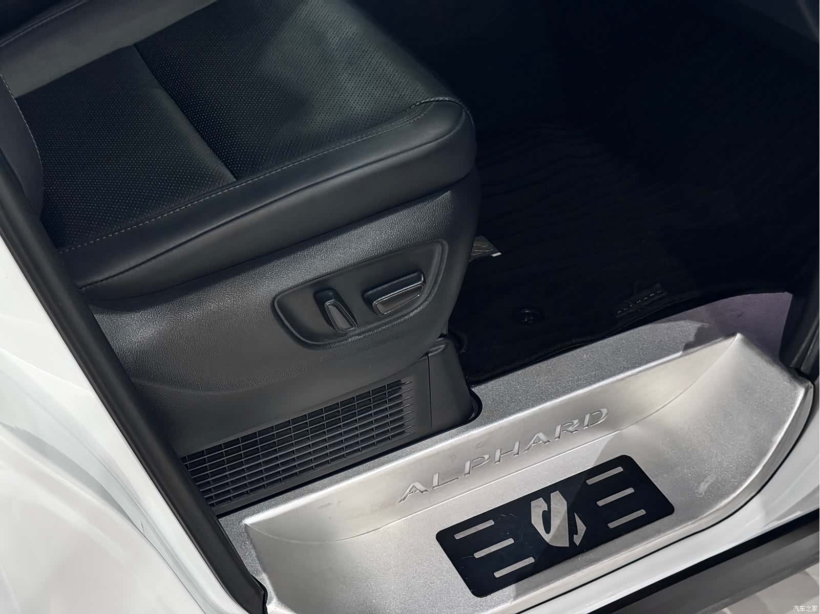 Toyota Alphard, 2024 25