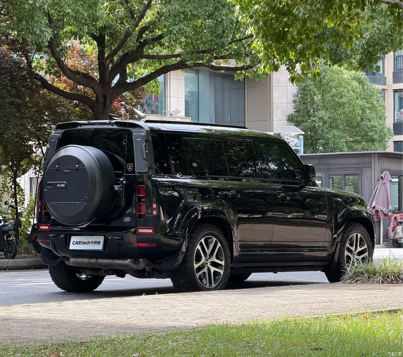 Land Rover Defender, 2024 4