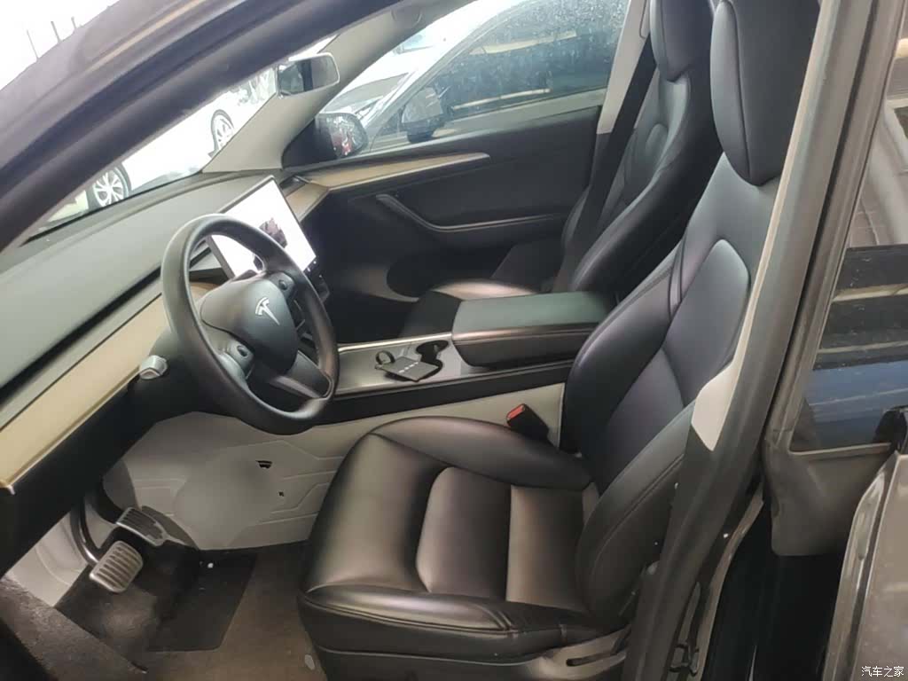 Tesla Model Y, 2023 15