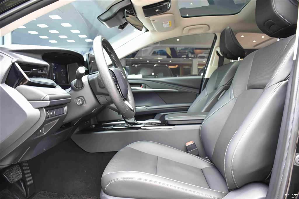 Toyota Camry, 2024 все фото