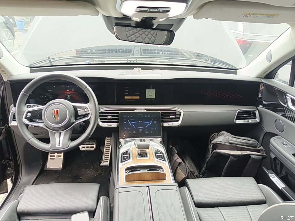 Hongqi E-HS9, 2023 10