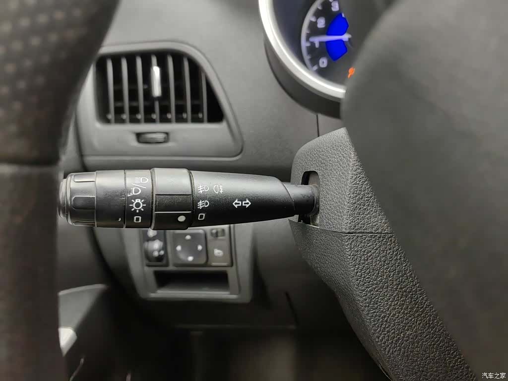 DongFeng AX3, 2016 21