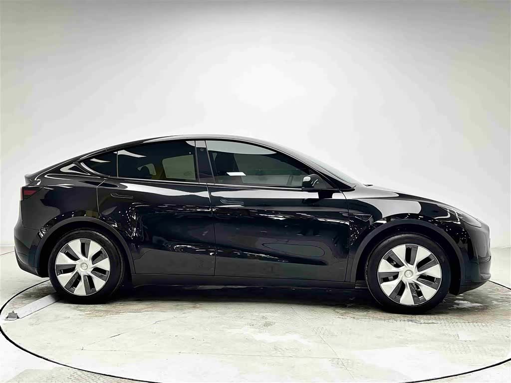 Tesla Model Y, 2023 4