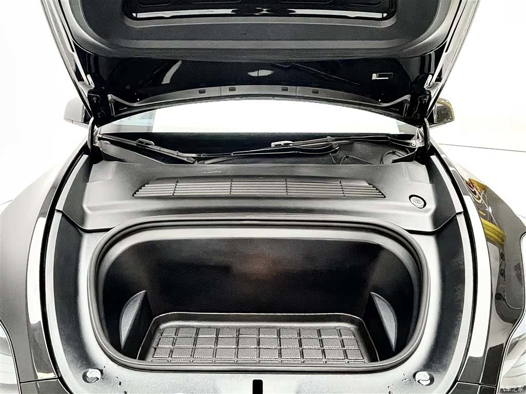 Tesla Model Y, 2023 15