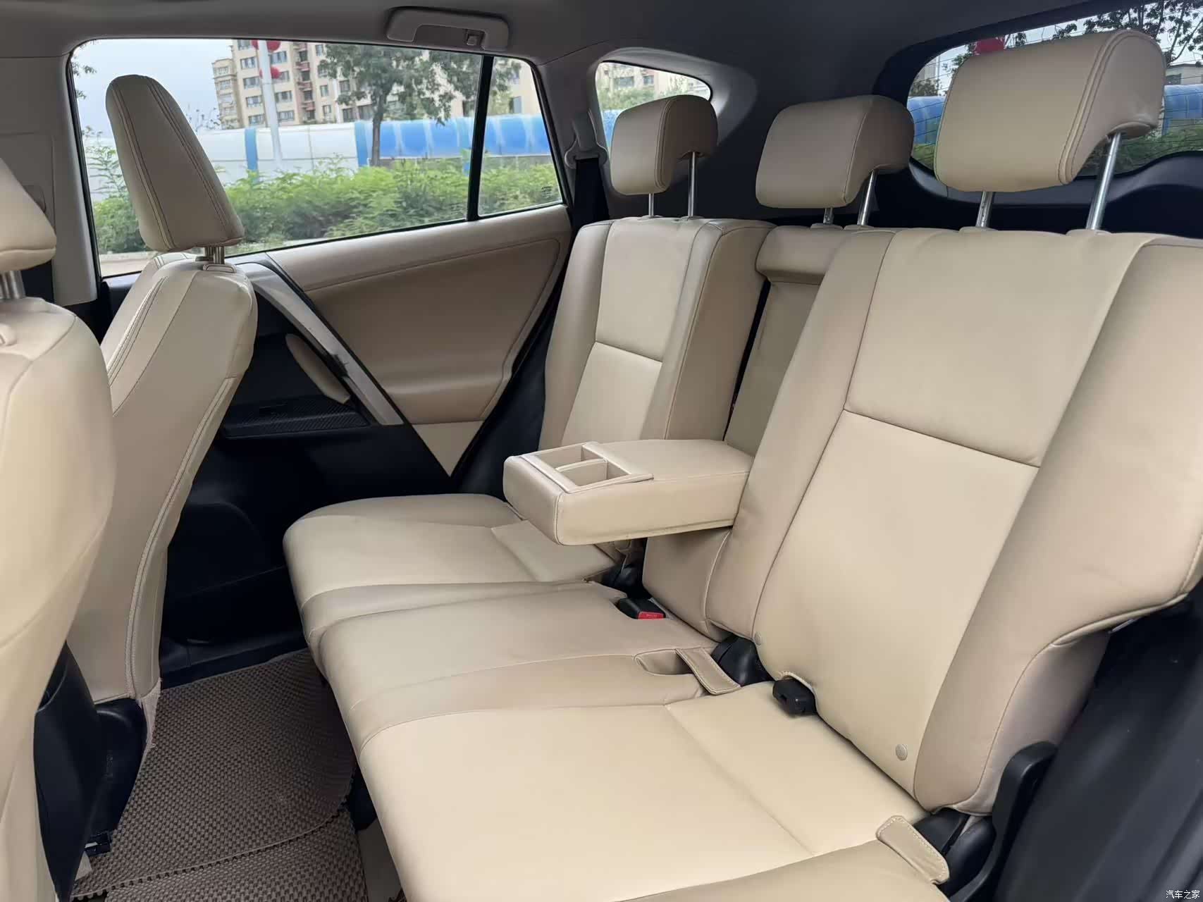 Toyota RAV4, 2014 13