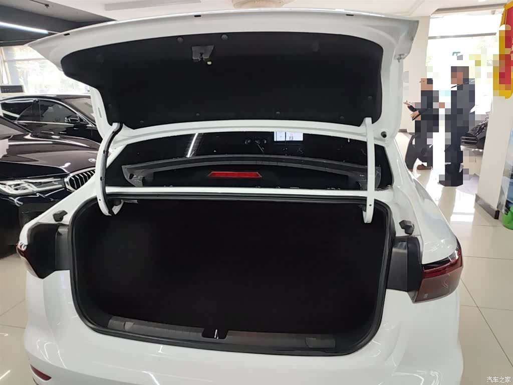 Geely Emgrand, 2024 15
