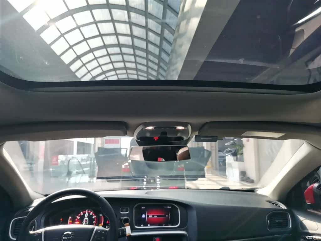 Volvo V40, 2019 18