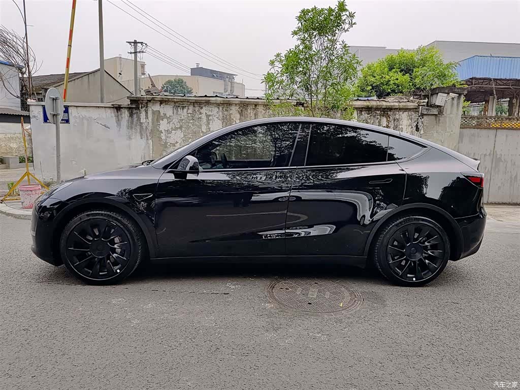Tesla Model Y, 2022 3
