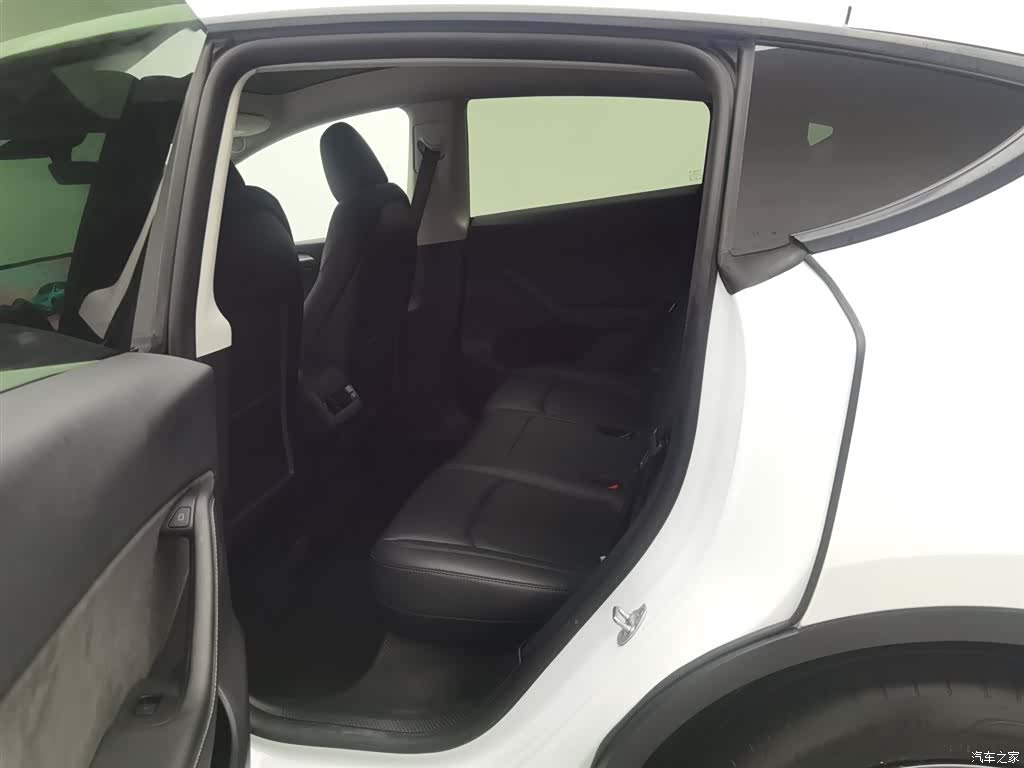 Tesla Model Y, 2024 15