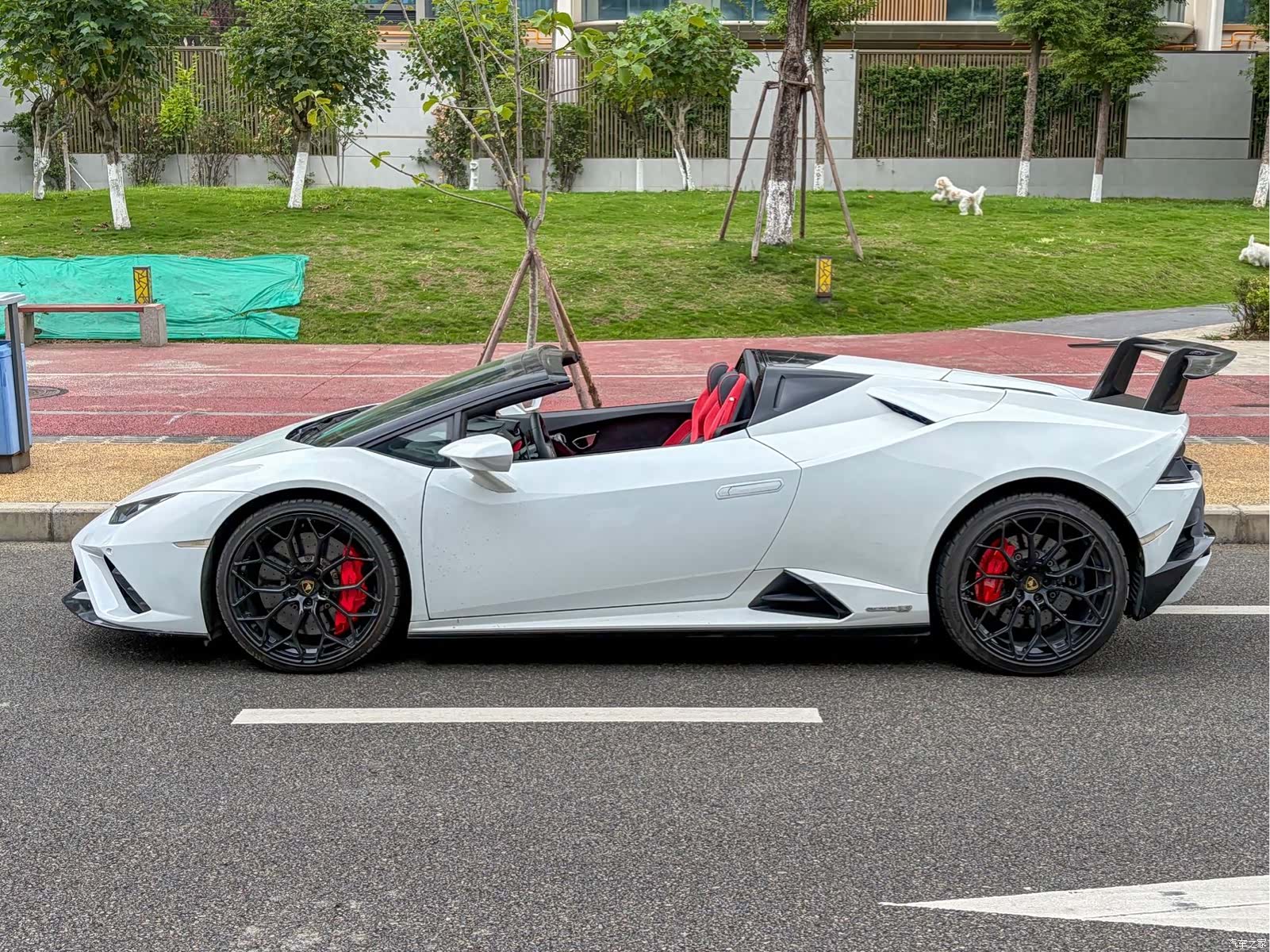 Lamborghini Huracán, 2021 все фото
