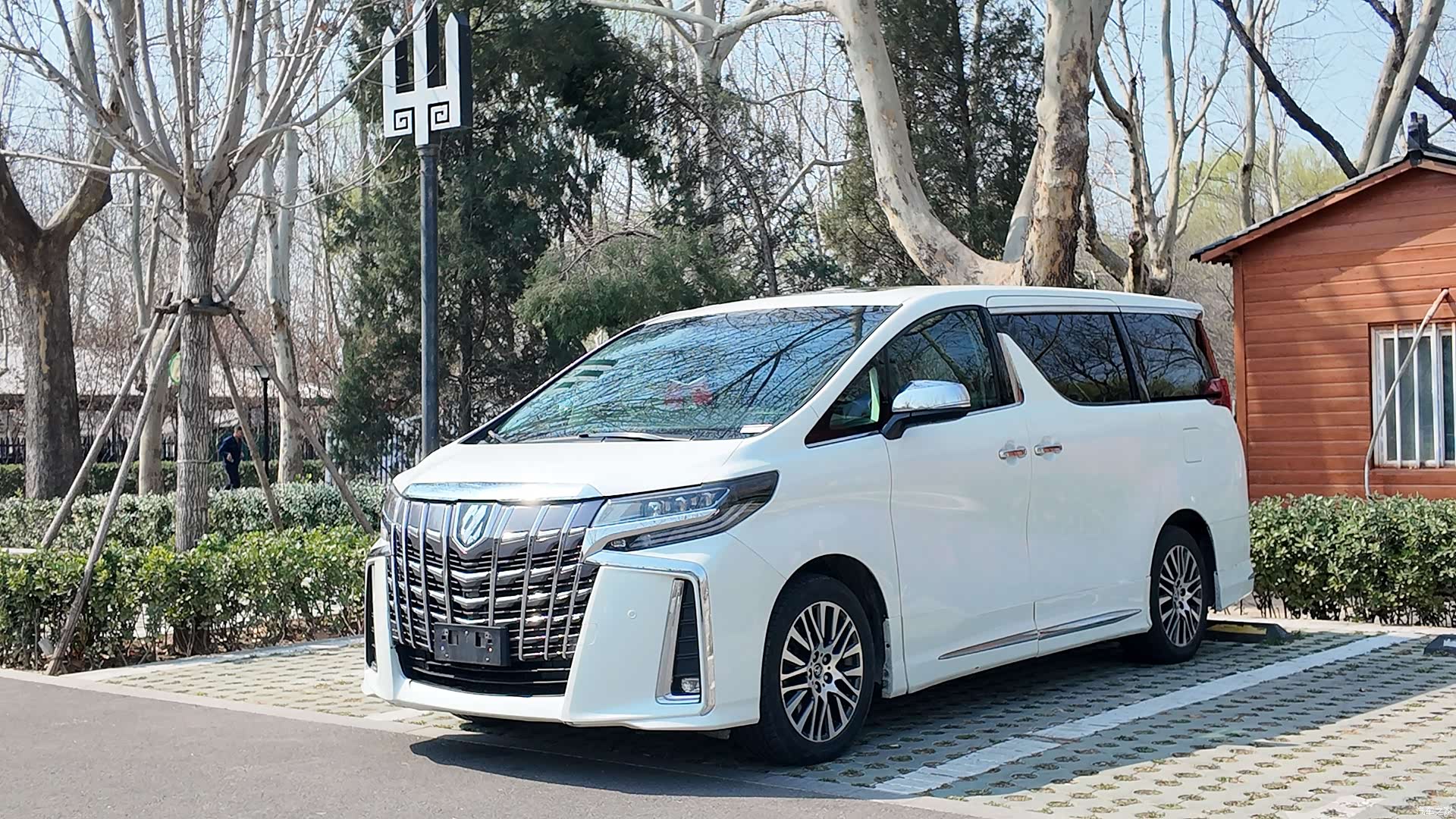 Toyota Alphard, 2017 3