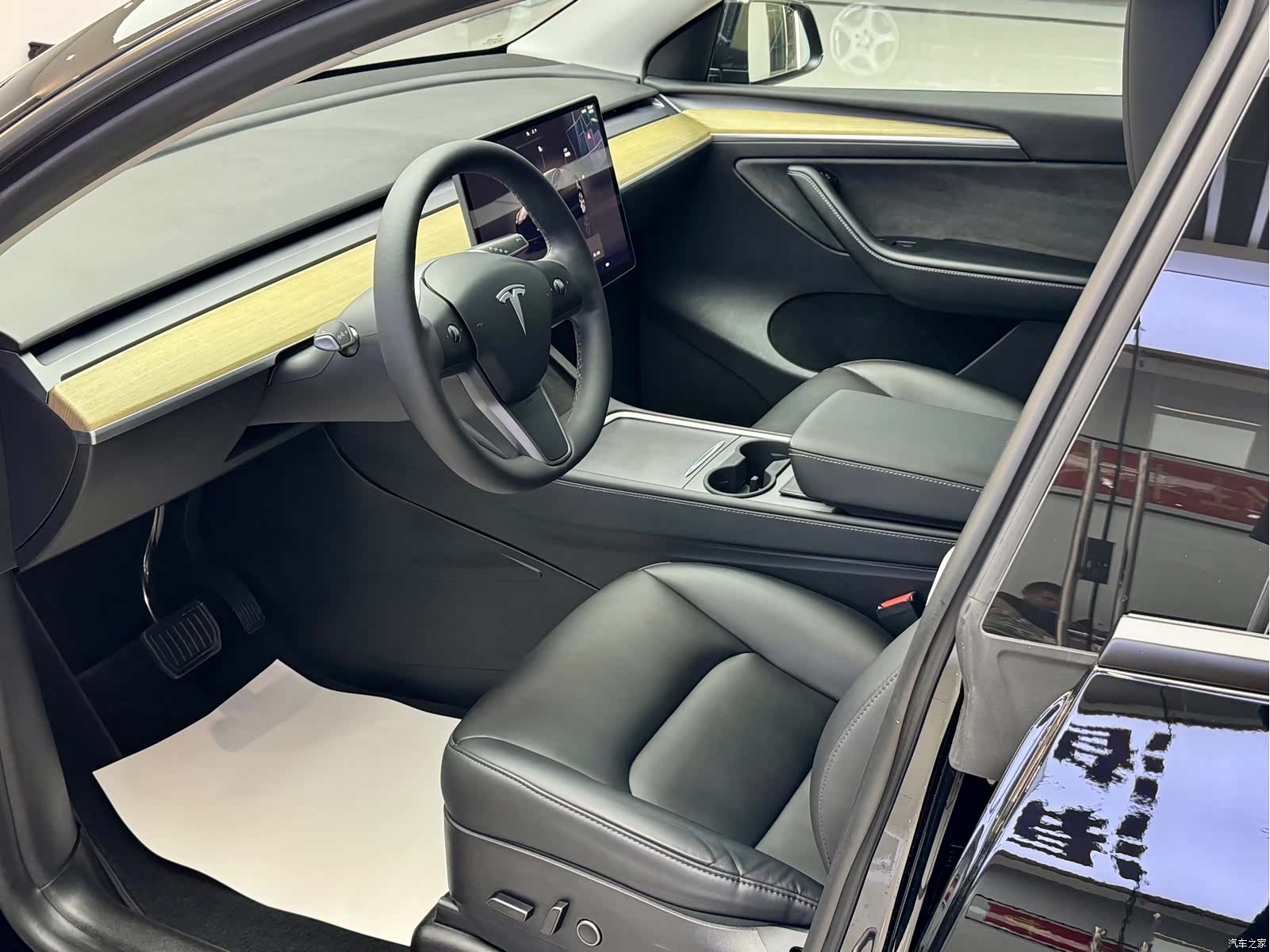 Tesla Model Y, 2023 8