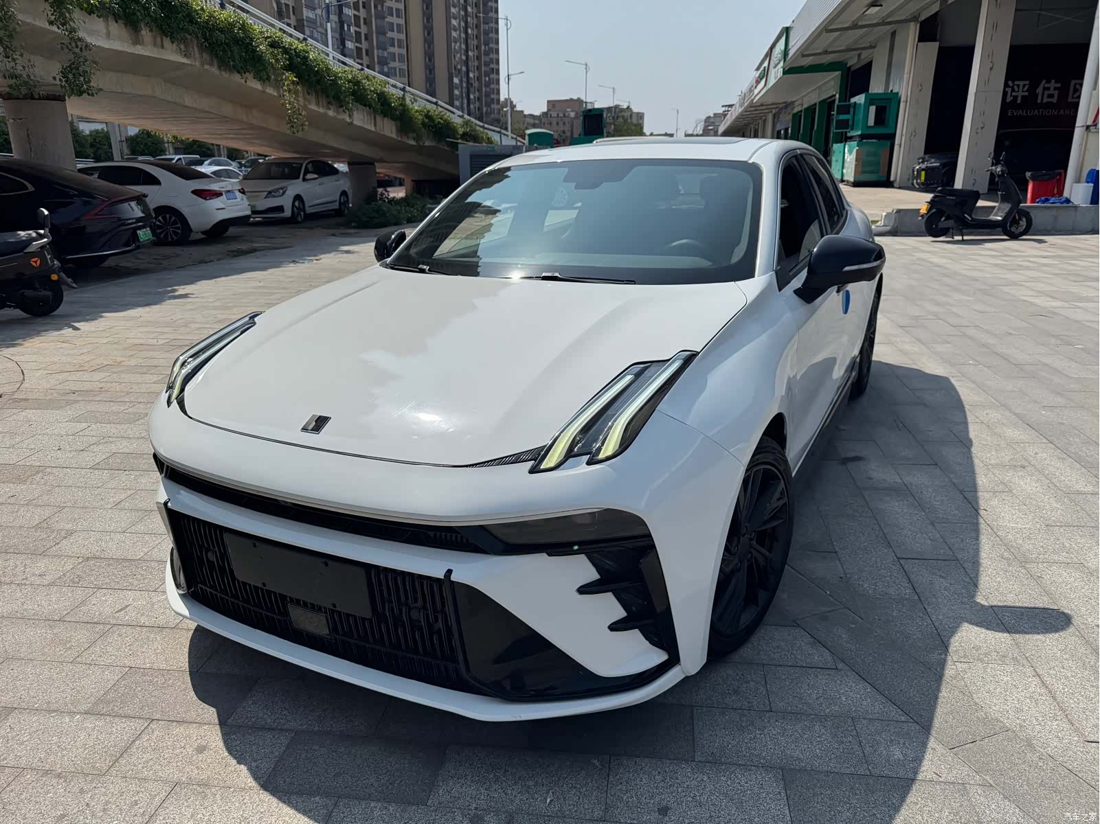 Lynk & Co 02