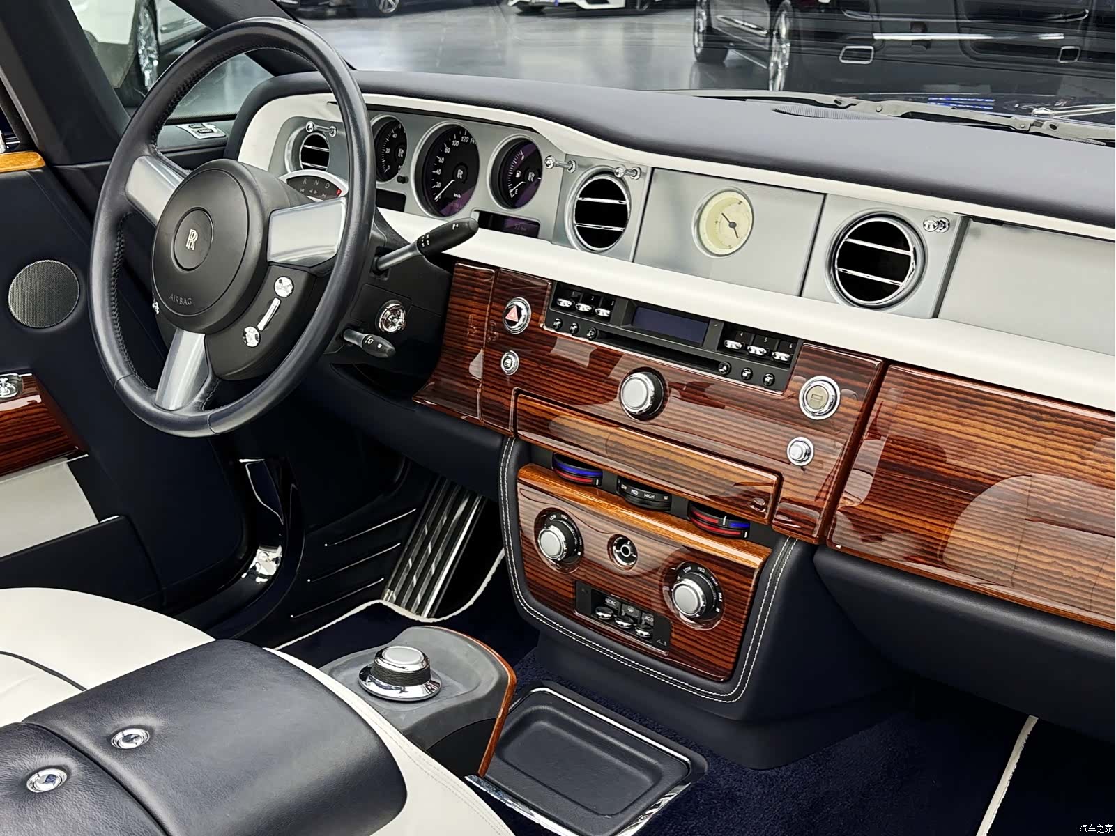 Rolls-Royce Phantom, 2011 19