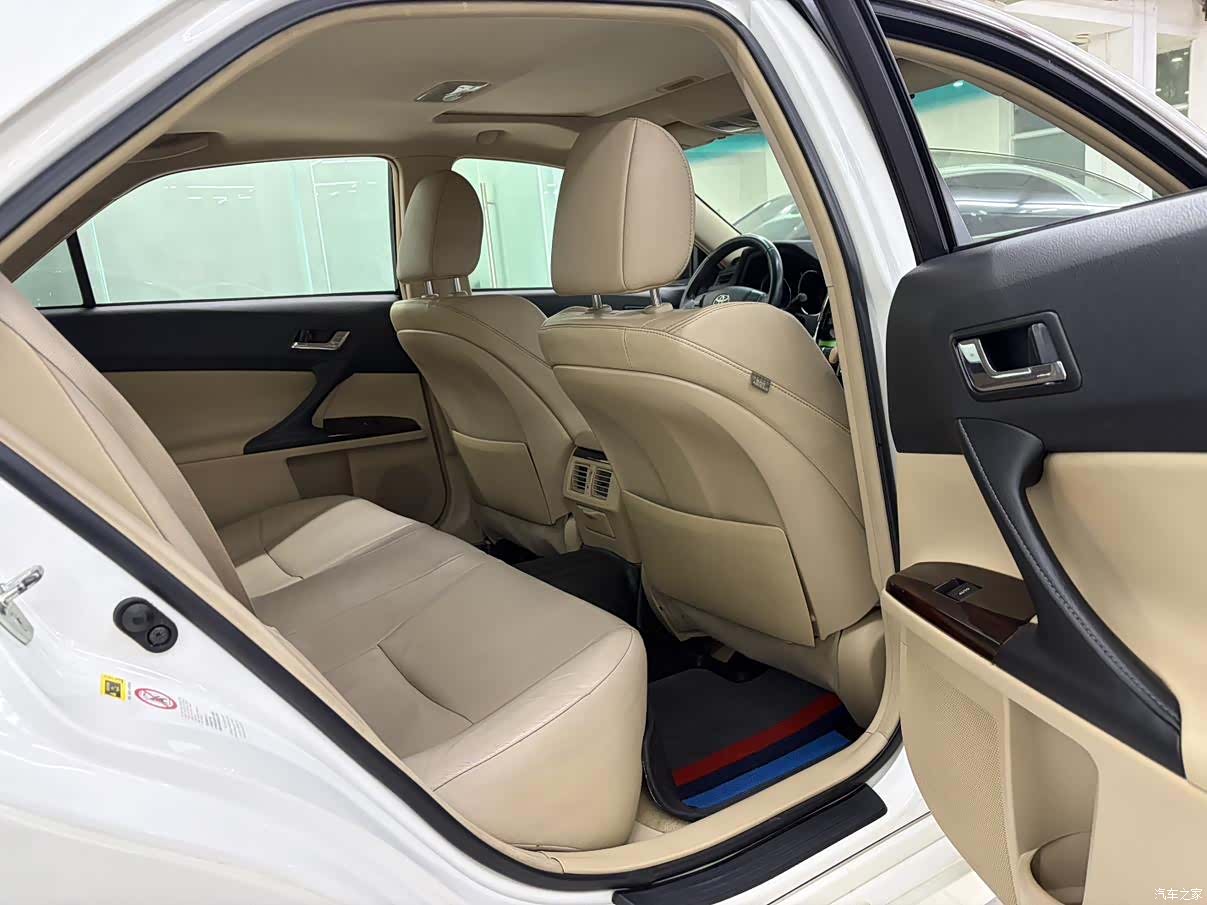 Toyota 2.5V, 2012 8