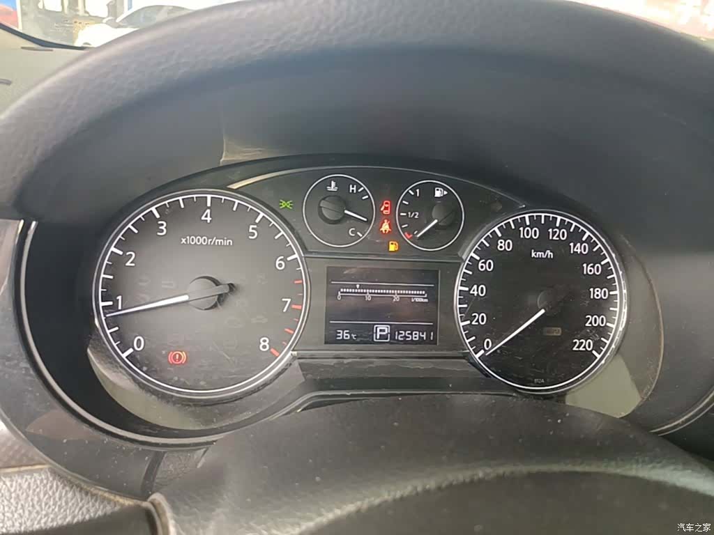 Nissan Tiida, 2016 12