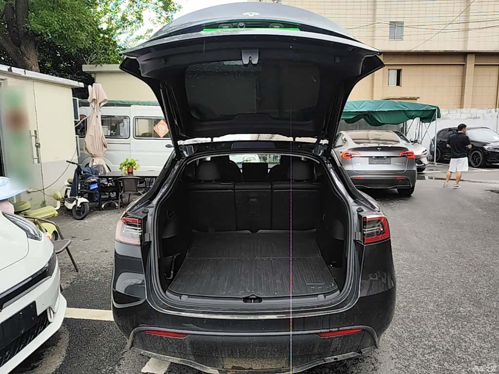 Tesla Model Y, 2024 19