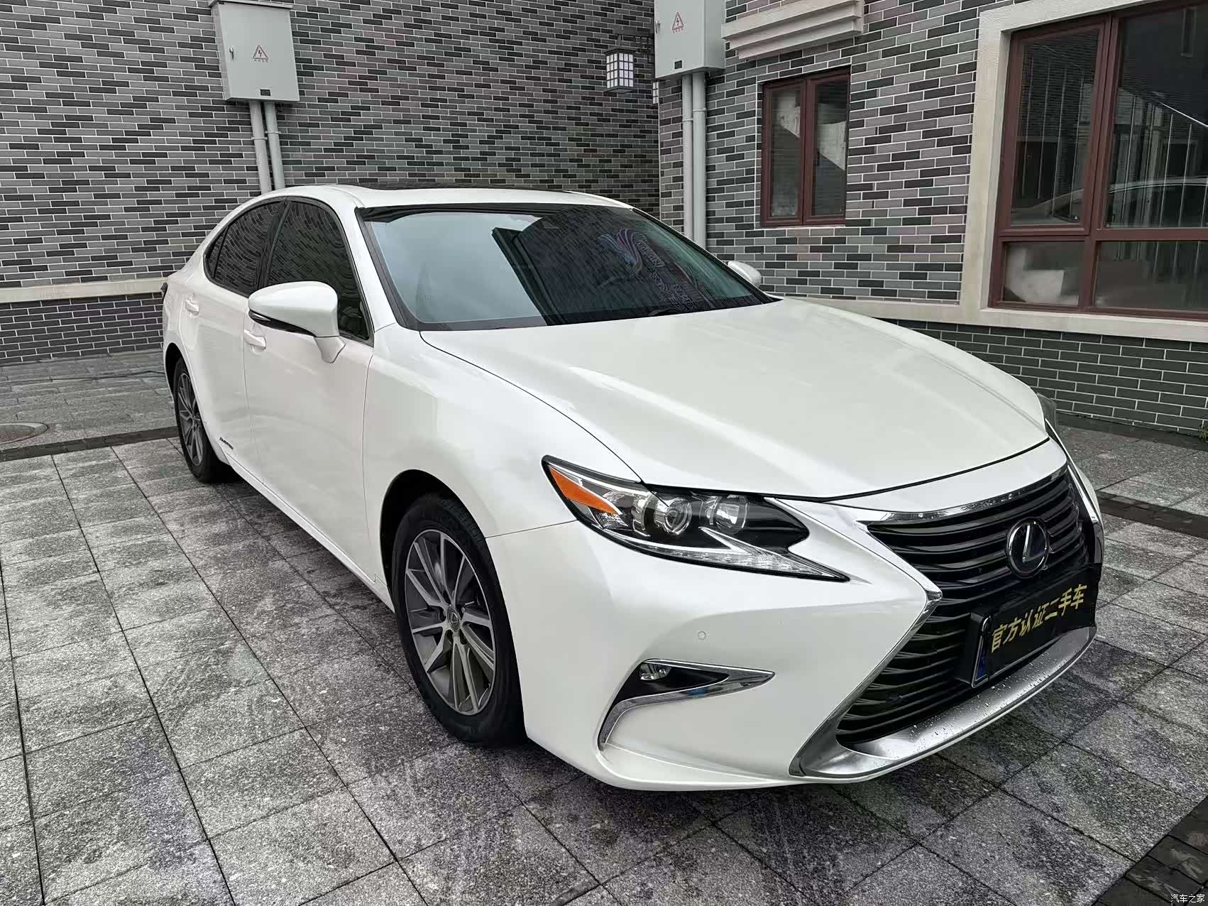 Lexus ES, 2016 3