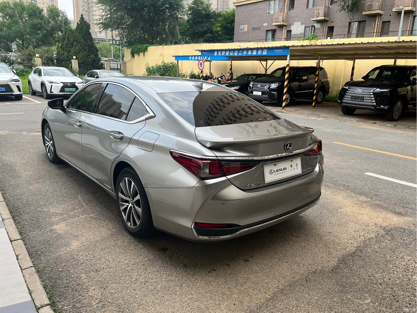 Lexus ES, 2020 4