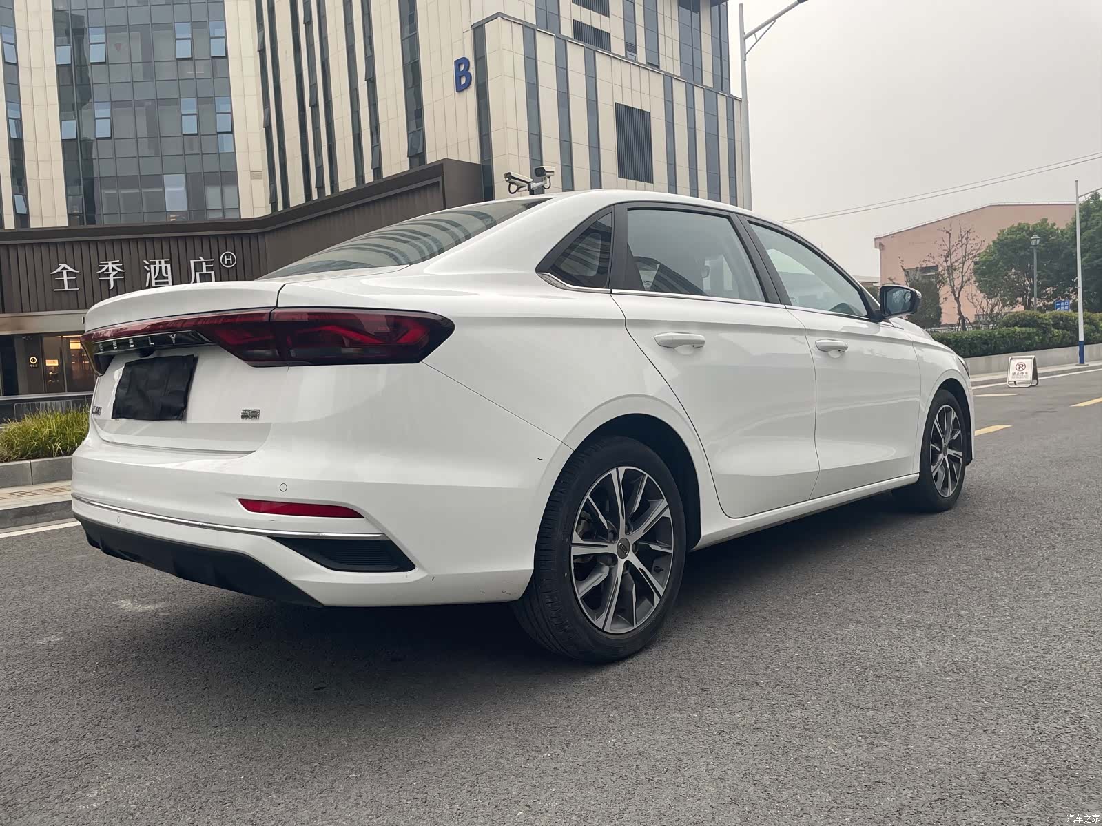 Geely Emgrand, 2021 11