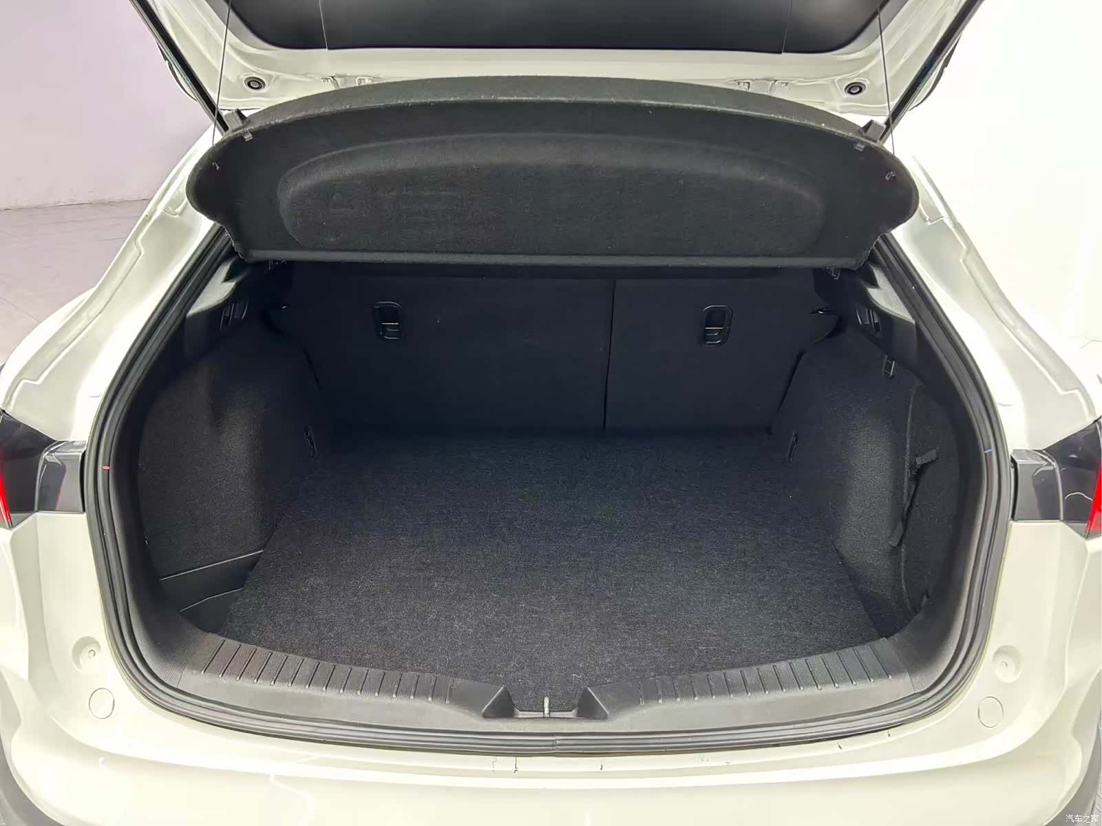 Mazda CX-4, 2023 19