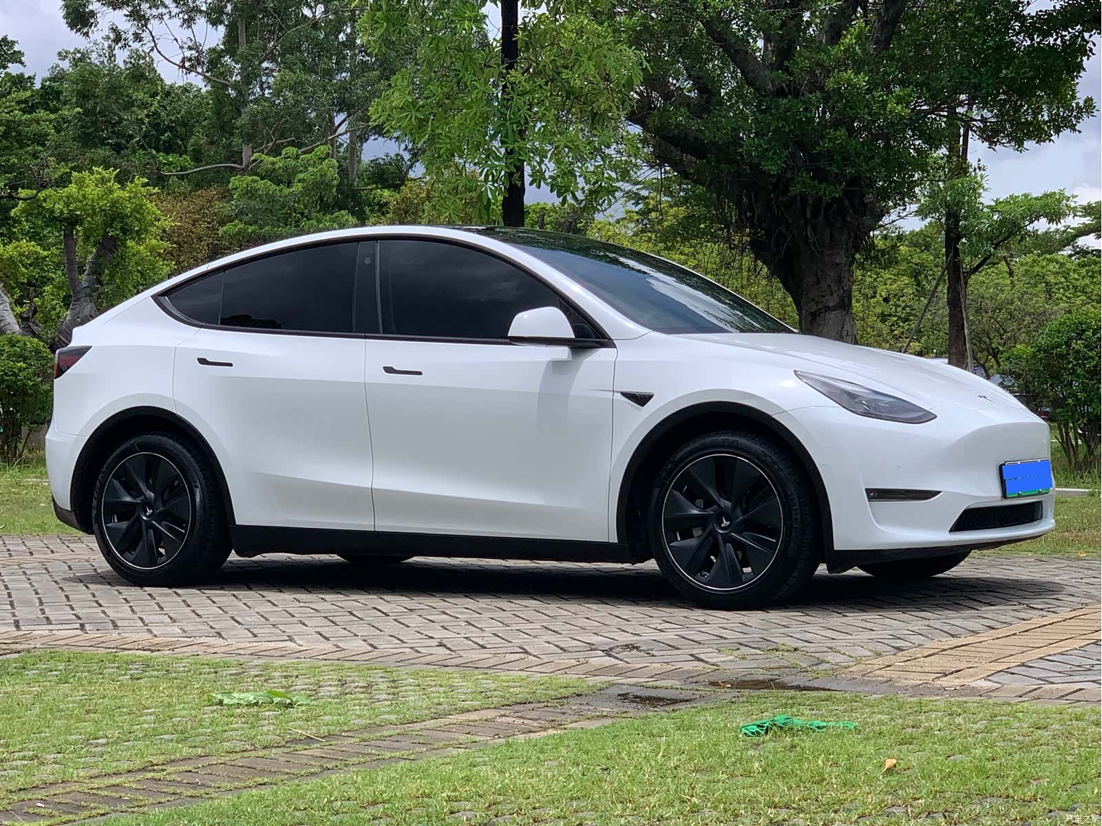 Tesla Model Y, 2022 3