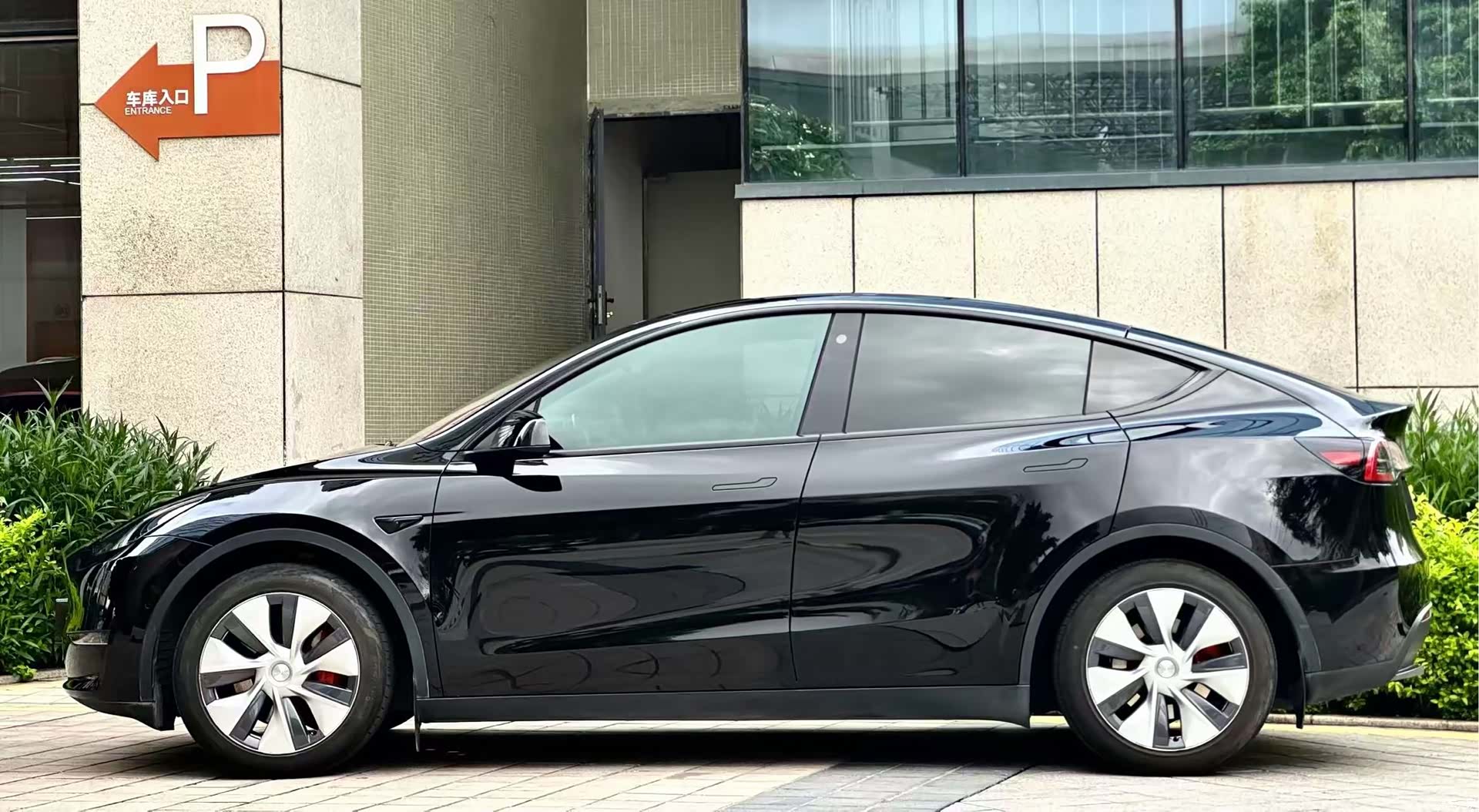 Tesla Model Y, 2023 3