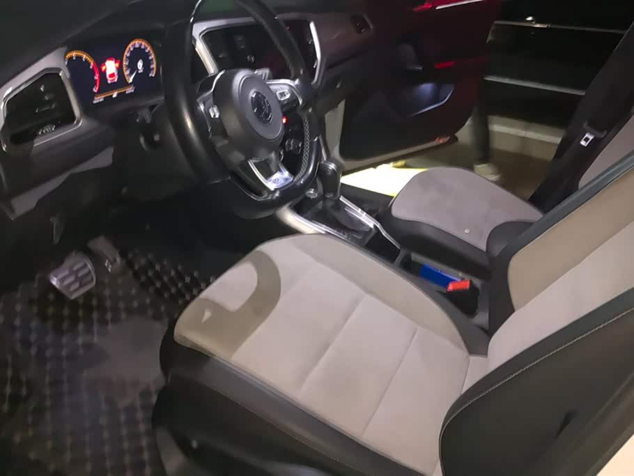 Volkswagen T-ROC exploring Songs