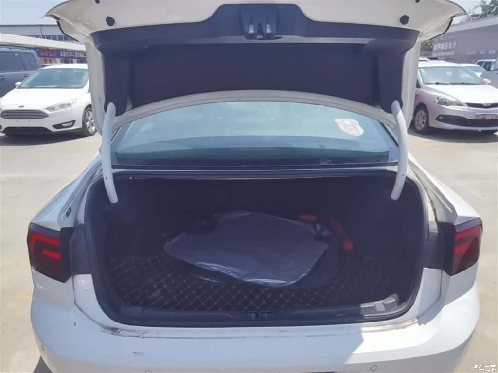 Volkswagen Lamando, 2016 19