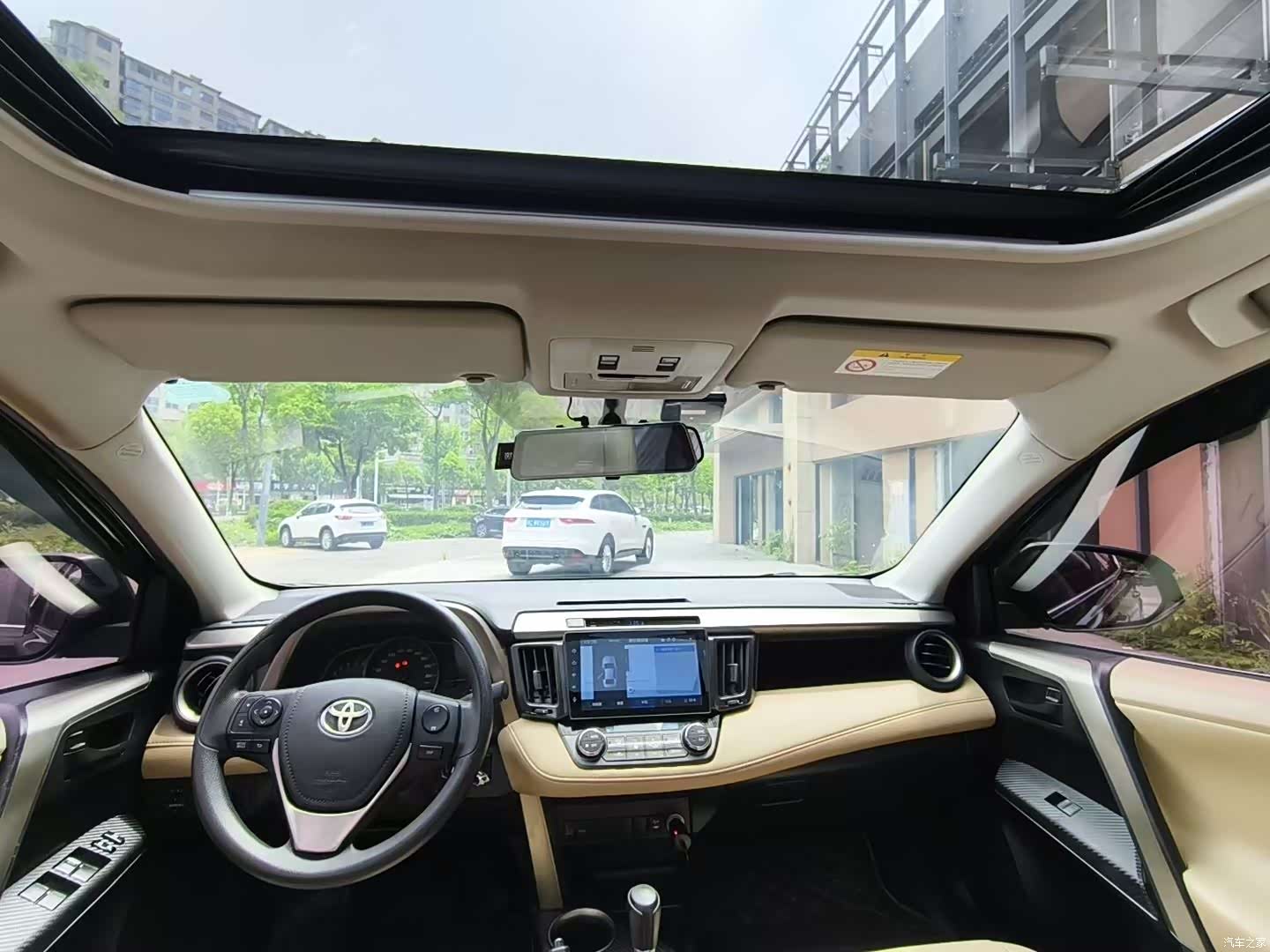 Toyota RAV4, 2015 все фото