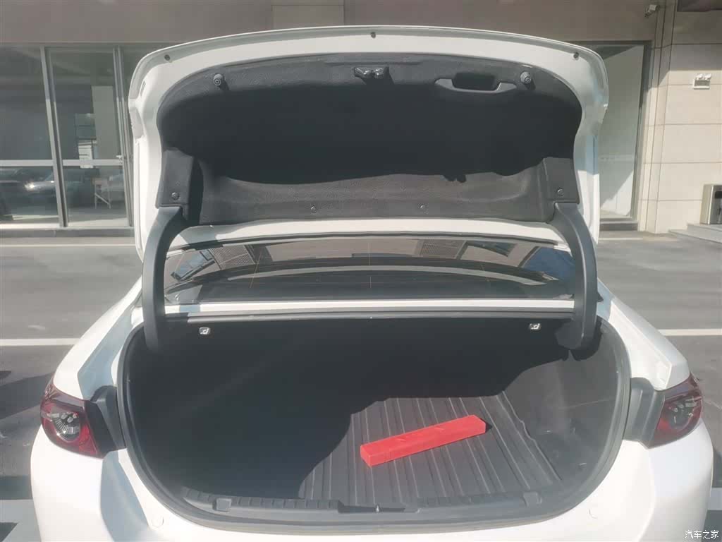 Mazda Mazda3, 2023 19