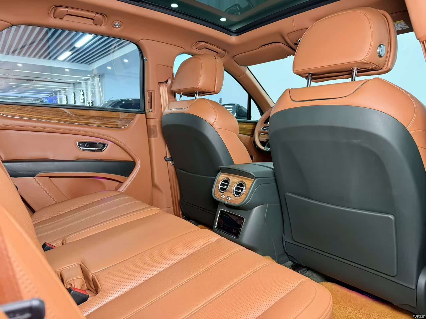 Bentley Bentayga, 2021 9