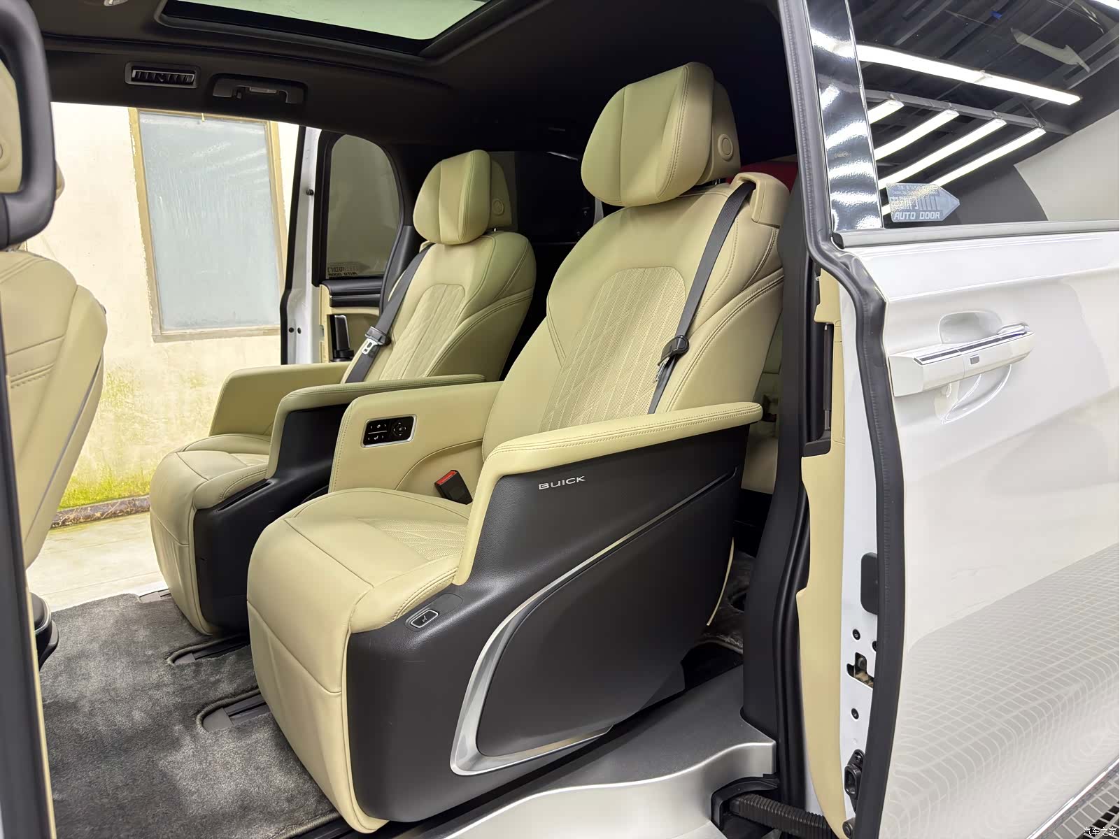 Buick GL8, 2022 8