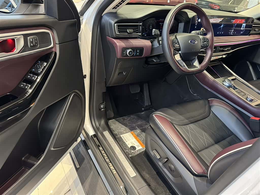Ford Explorer, 2023 14