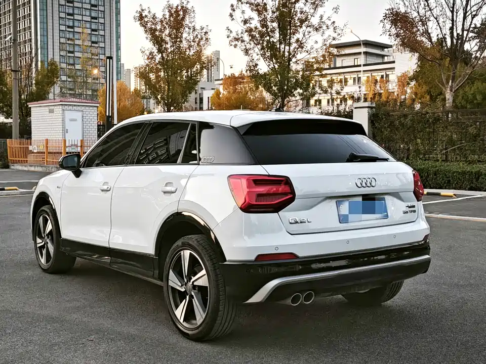Audi Q2L