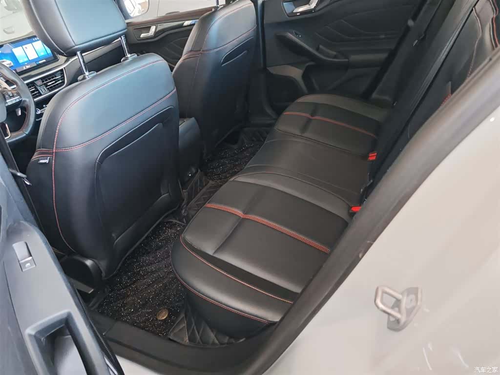 Ford Focus, 2023 17